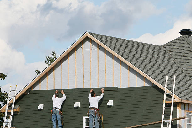 Professional Emergency Siding Repair technician working in Scottsville, VA